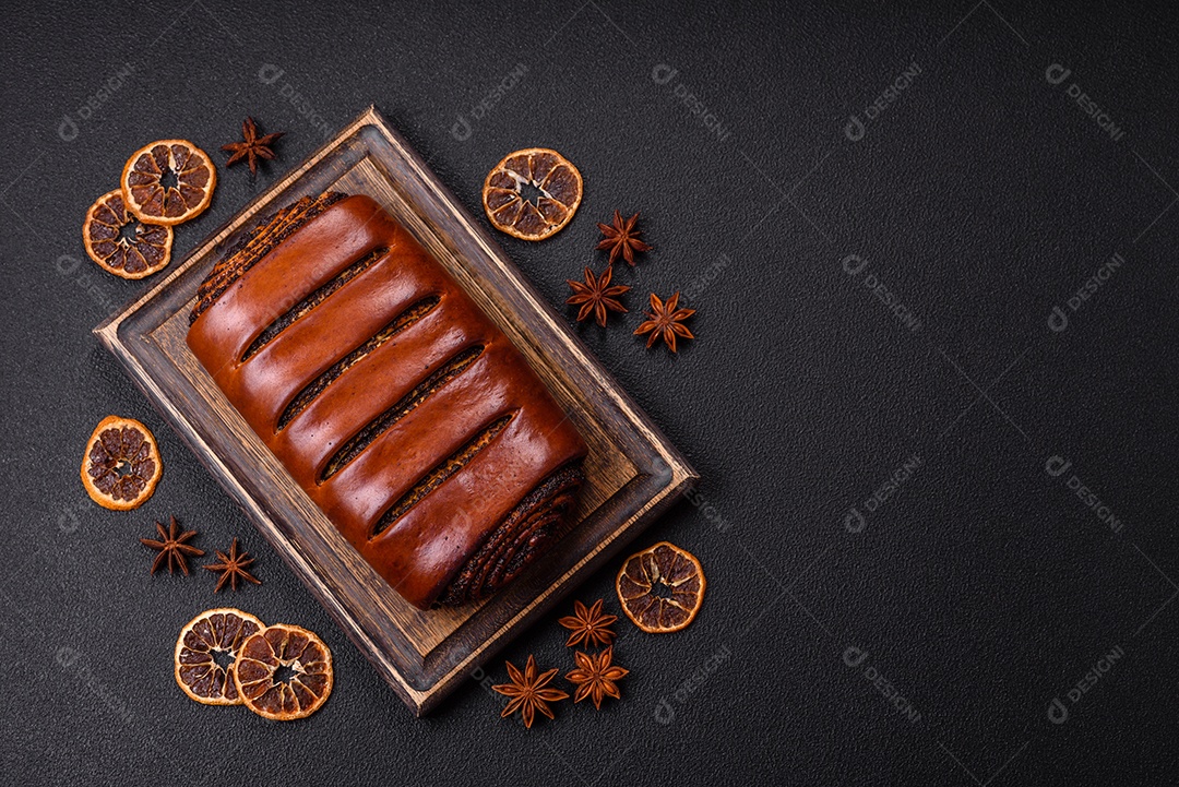 A imagem mostra um Rocambole de Sementes de Papoula