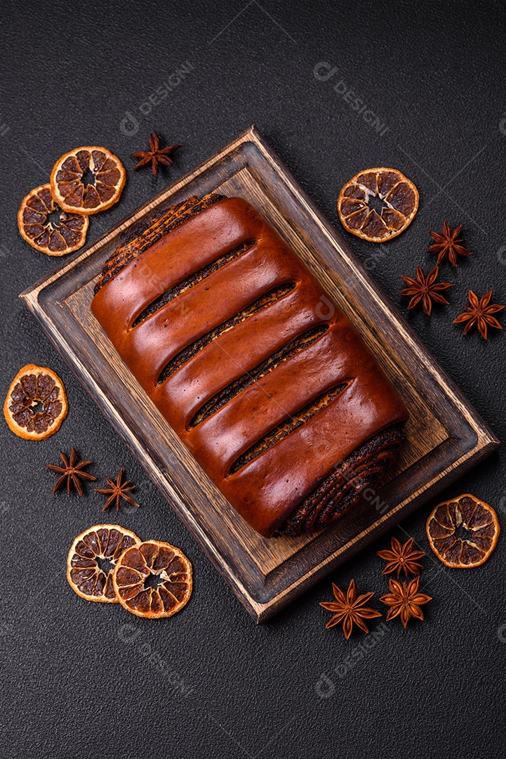 A imagem mostra um Rocambole de Sementes de Papoula