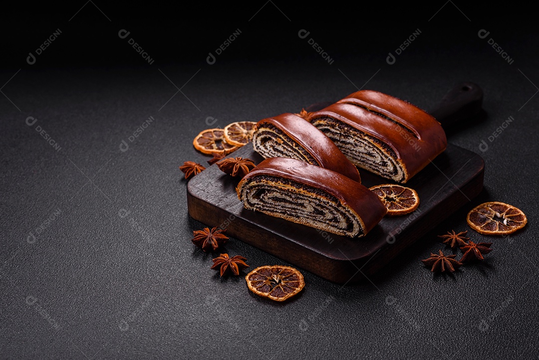 A imagem mostra um Rocambole de Sementes de Papoula