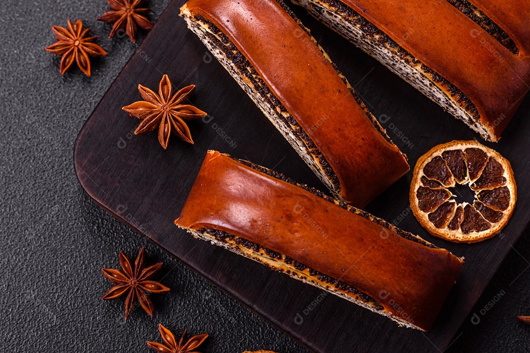 A imagem mostra um Rocambole de Sementes de Papoula