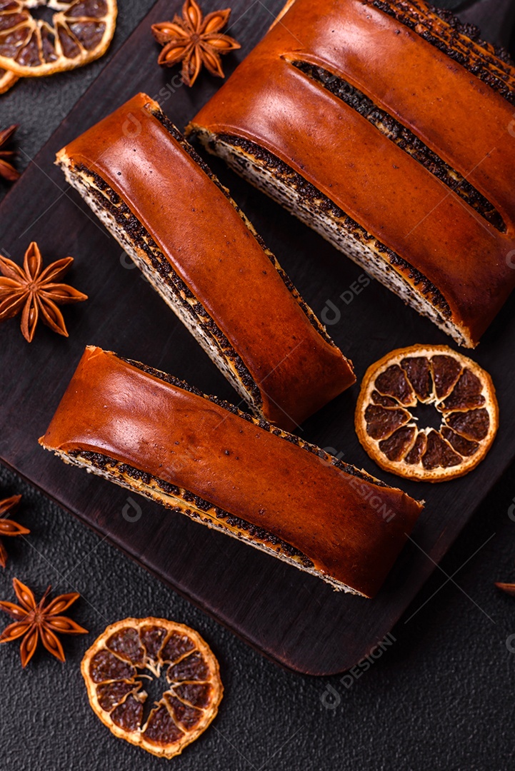 A imagem mostra um Rocambole de Sementes de Papoula