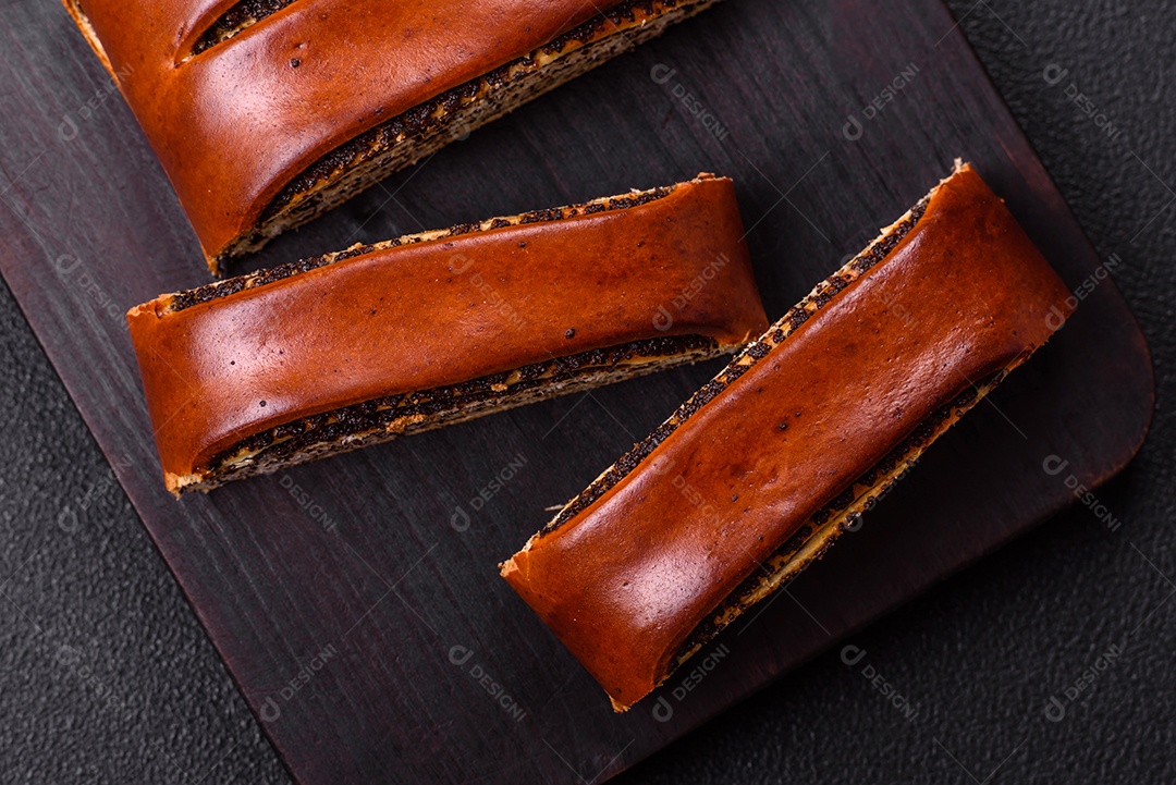 A imagem mostra um Rocambole de Sementes de Papoula