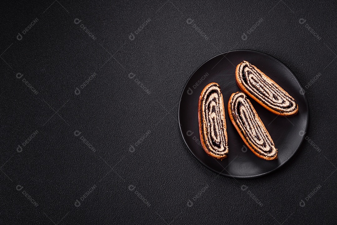 A imagem mostra um Rocambole de Sementes de Papoula