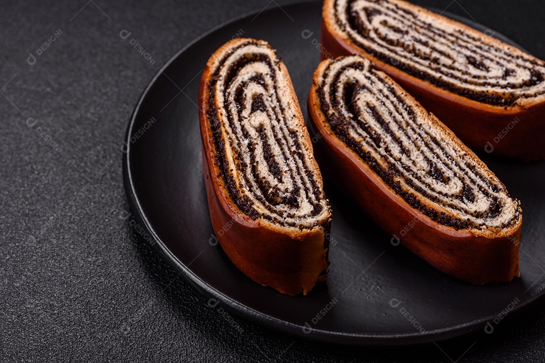 A imagem mostra um Rocambole de Sementes de Papoula