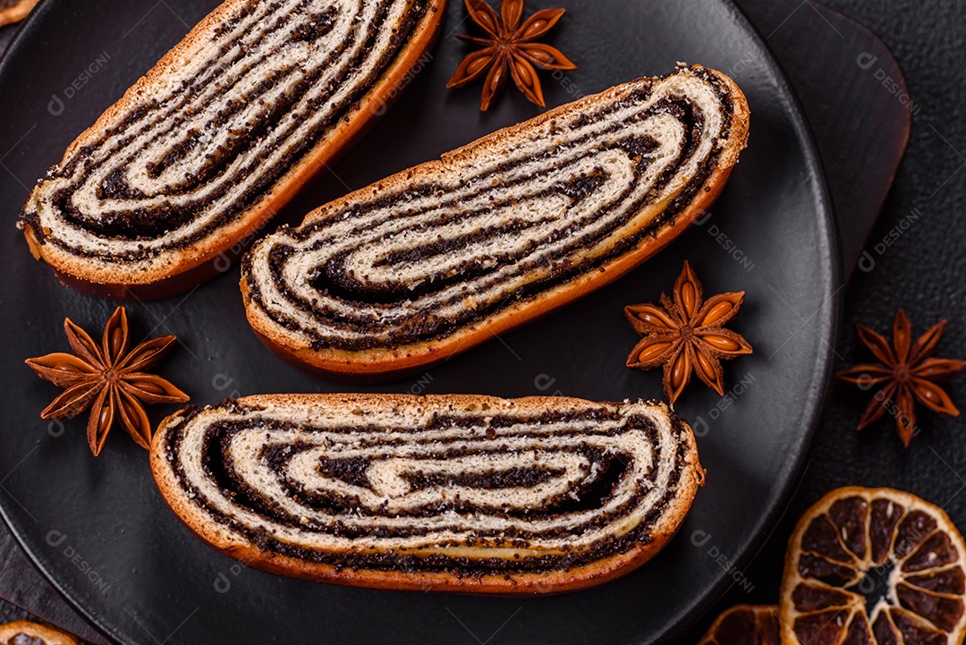 A imagem mostra um Rocambole de Sementes de Papoula