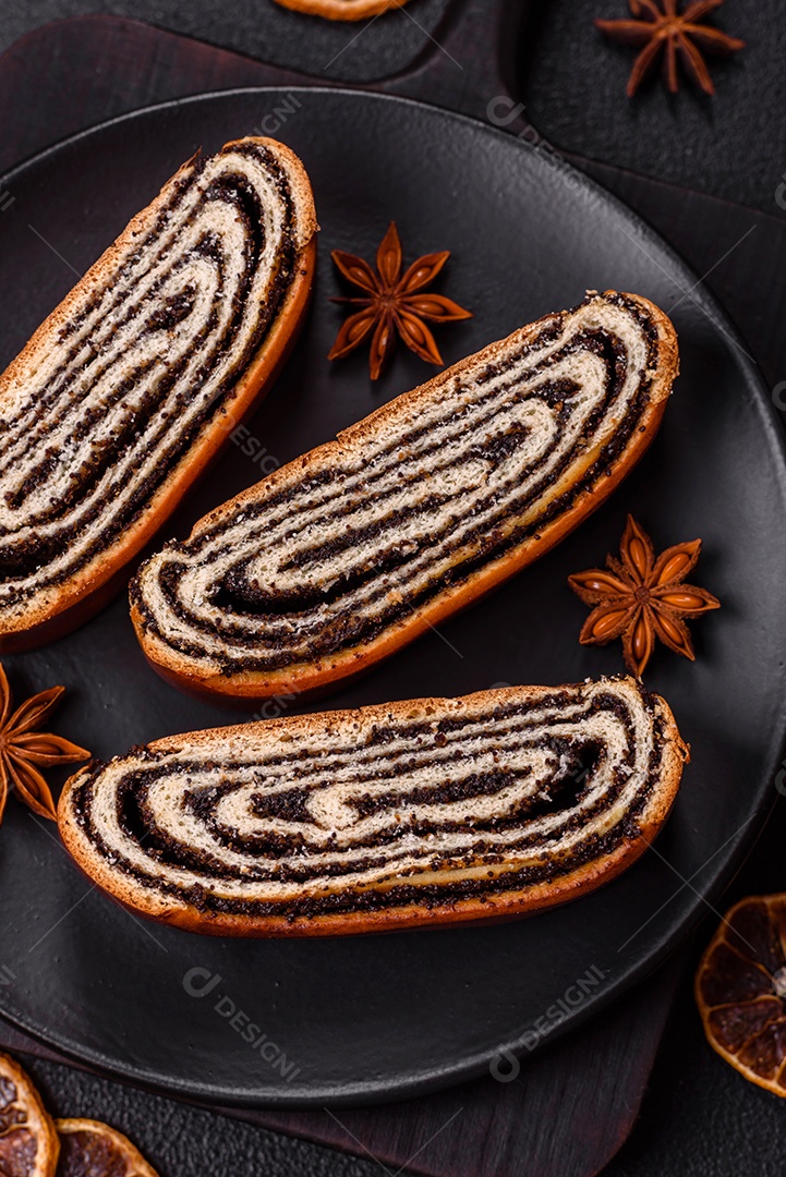 A imagem mostra um Rocambole de Sementes de Papoula