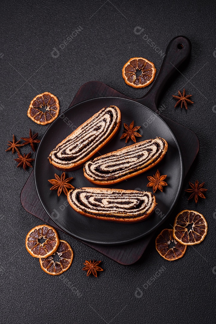 A imagem mostra um Rocambole de Sementes de Papoula