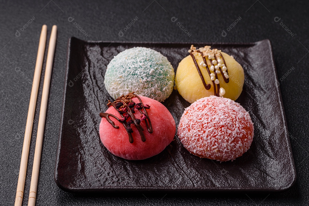 A imagem mostra um Mochi (ou Moti), um tradicional bolinho de arroz japonês.