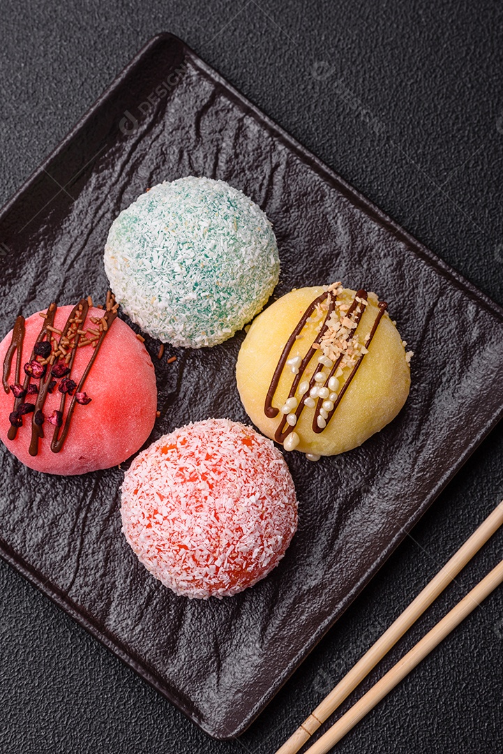 A imagem mostra um Mochi (ou Moti), um tradicional bolinho de arroz japonês.