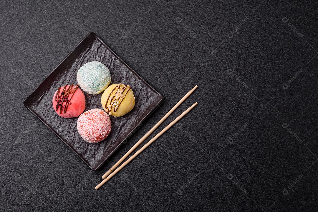 A imagem mostra um Mochi (ou Moti), um tradicional bolinho de arroz japonês.