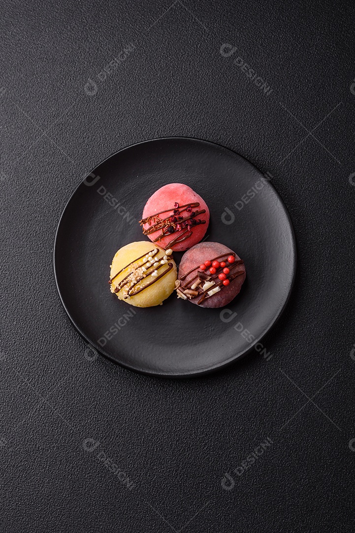 A imagem mostra um Mochi (ou Moti), um tradicional bolinho de arroz japonês.