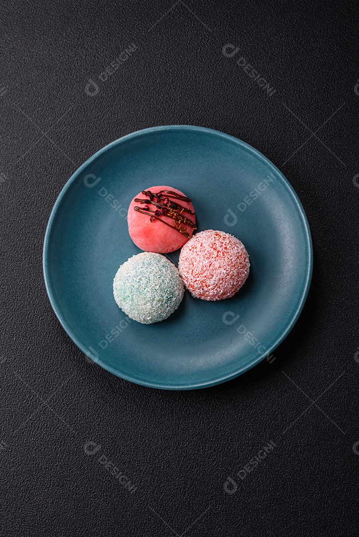 A imagem mostra um Mochi (ou Moti), um tradicional bolinho de arroz japonês.