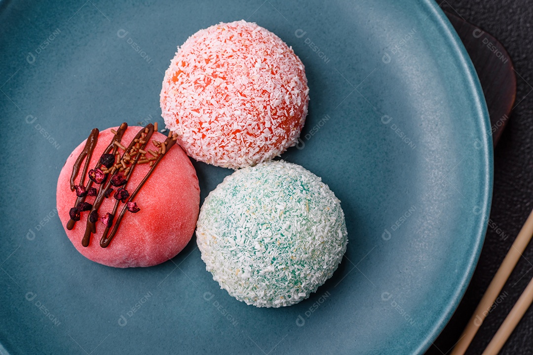 A imagem mostra um Mochi (ou Moti), um tradicional bolinho de arroz japonês.
