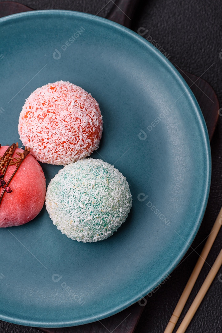 A imagem mostra um Mochi (ou Moti), um tradicional bolinho de arroz japonês.