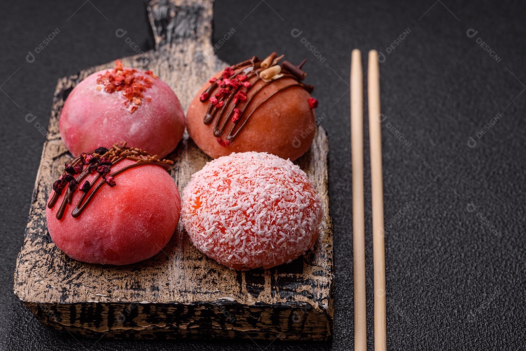 A imagem mostra um Mochi (ou Moti), um tradicional bolinho de arroz japonês.