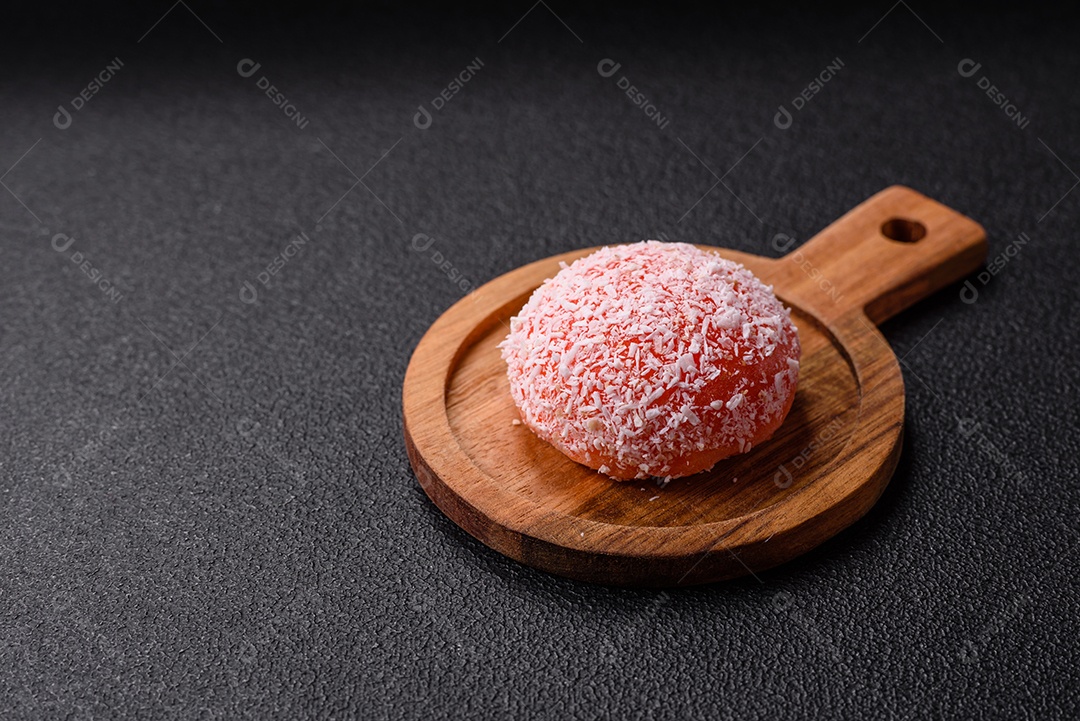 A imagem mostra um Mochi (ou Moti), um tradicional bolinho de arroz japonês.