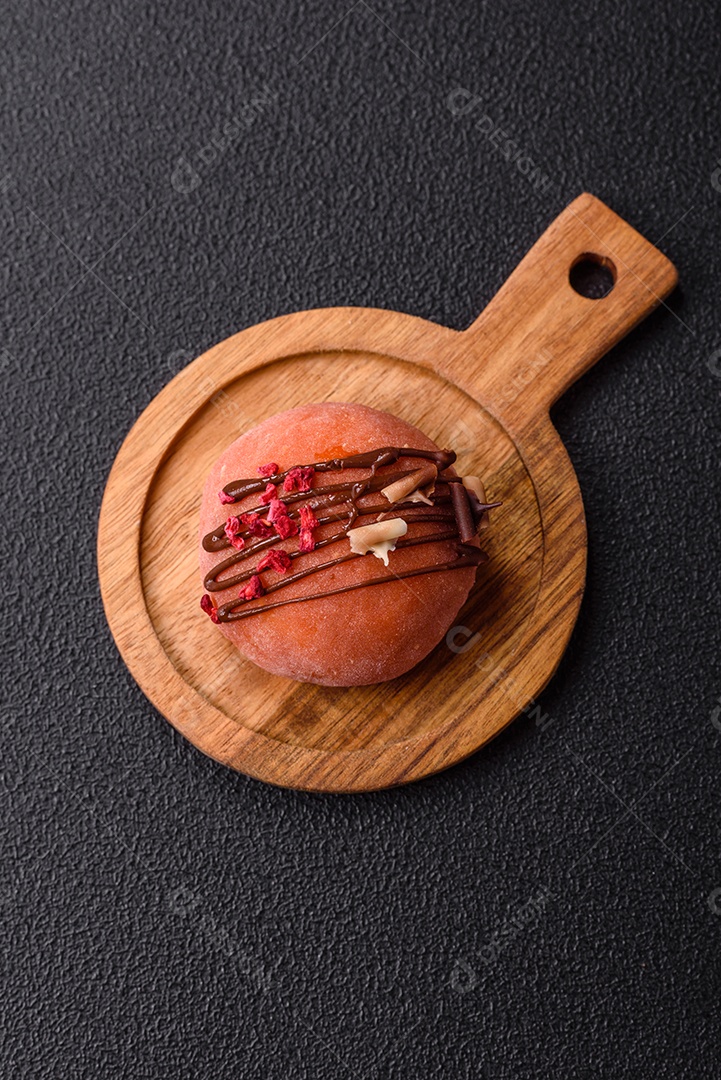 A imagem mostra um Mochi (ou Moti), um tradicional bolinho de arroz japonês.