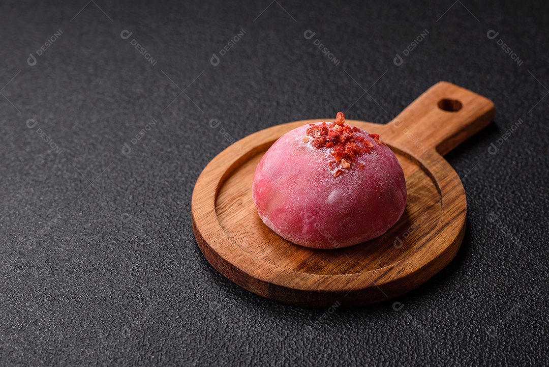 A imagem mostra um Mochi (ou Moti), um tradicional bolinho de arroz japonês.