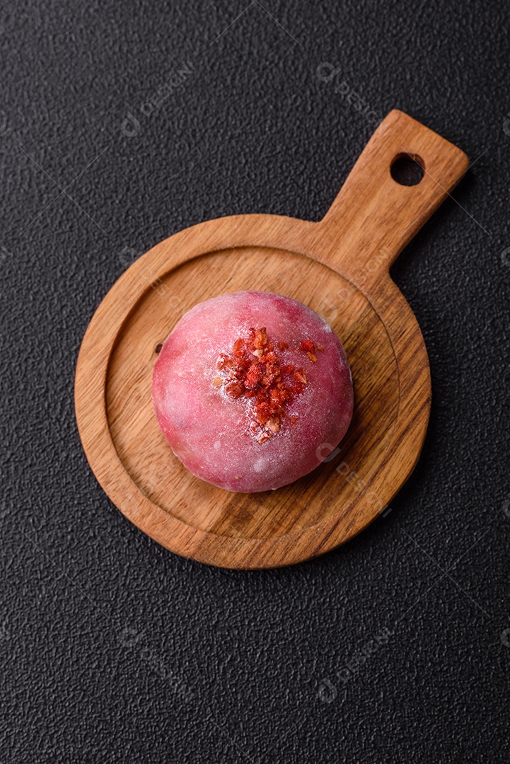 A imagem mostra um Mochi (ou Moti), um tradicional bolinho de arroz japonês.