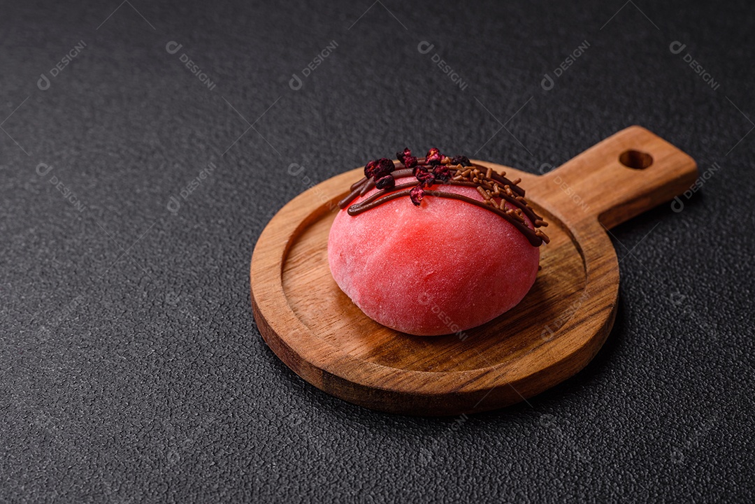 A imagem mostra um Mochi (ou Moti), um tradicional bolinho de arroz japonês.