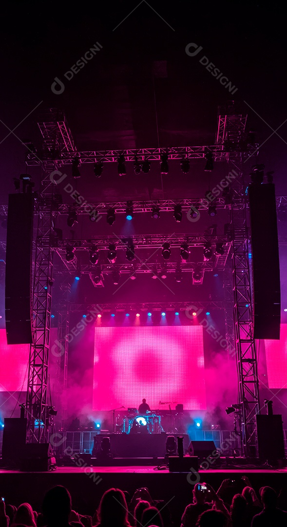 Cenário de Palco iluminado com luzes.