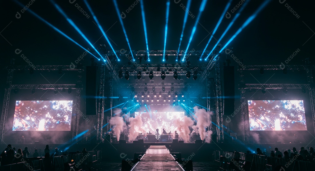 Cenário de Palco iluminado com luzes.