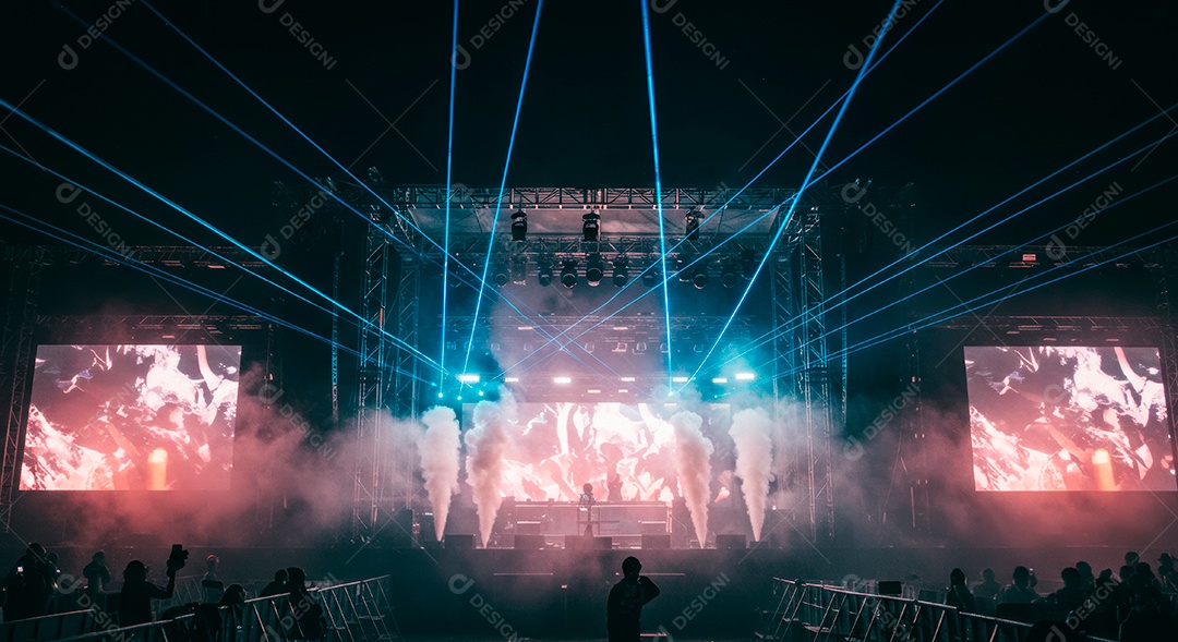 Cenário de Palco iluminado com luzes.