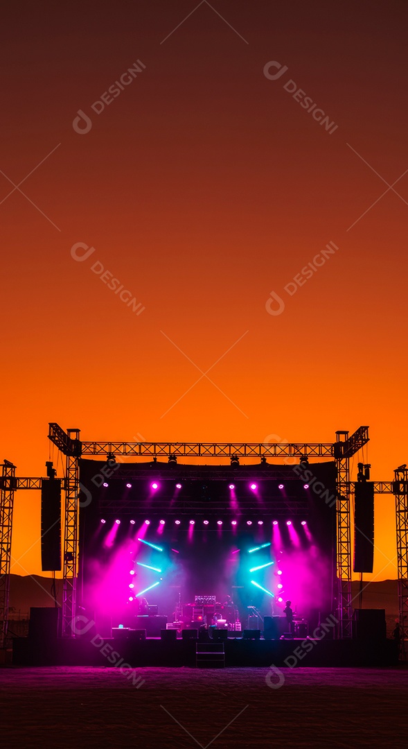 Cenário de Palco iluminado com luzes.