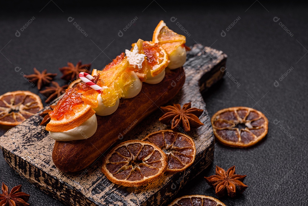 A imagem mostra uma bomba de chocolate