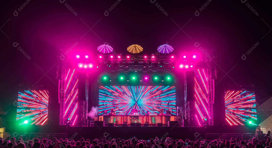 Cenário de festa de Carnaval iluminado.