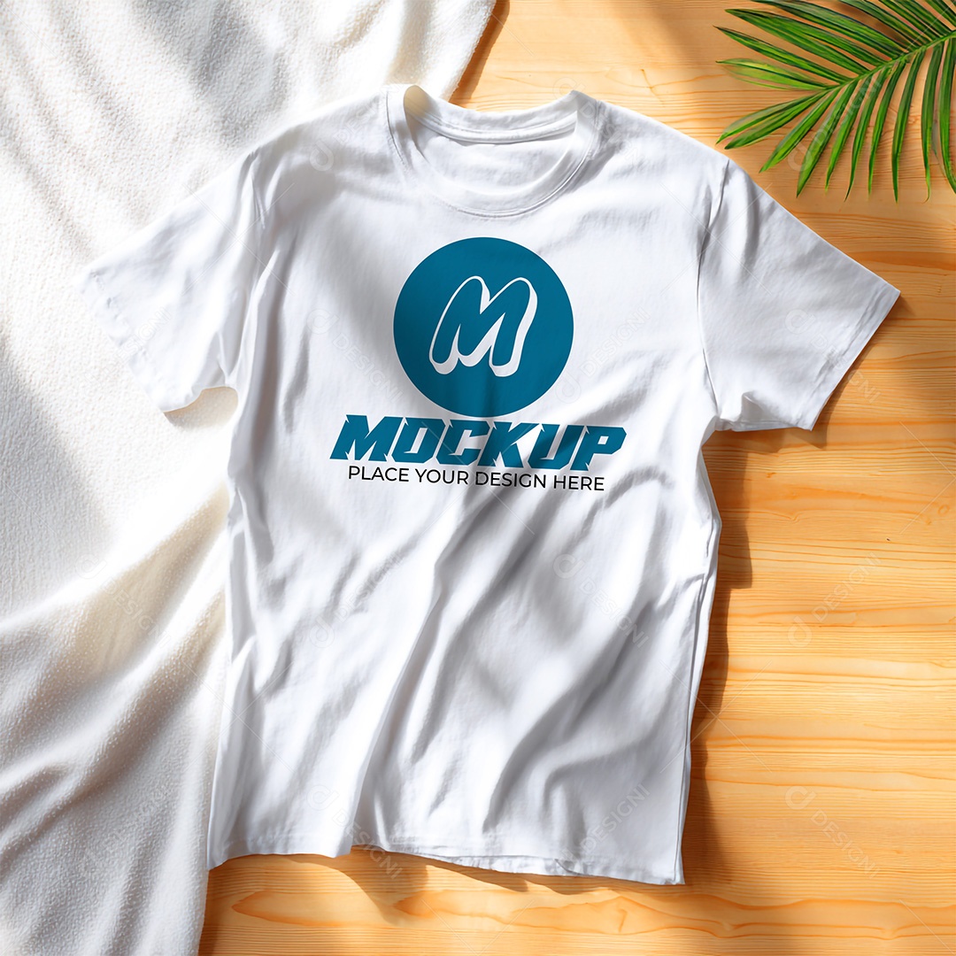 Mockup de Camiseta Feminina PSD Editável
