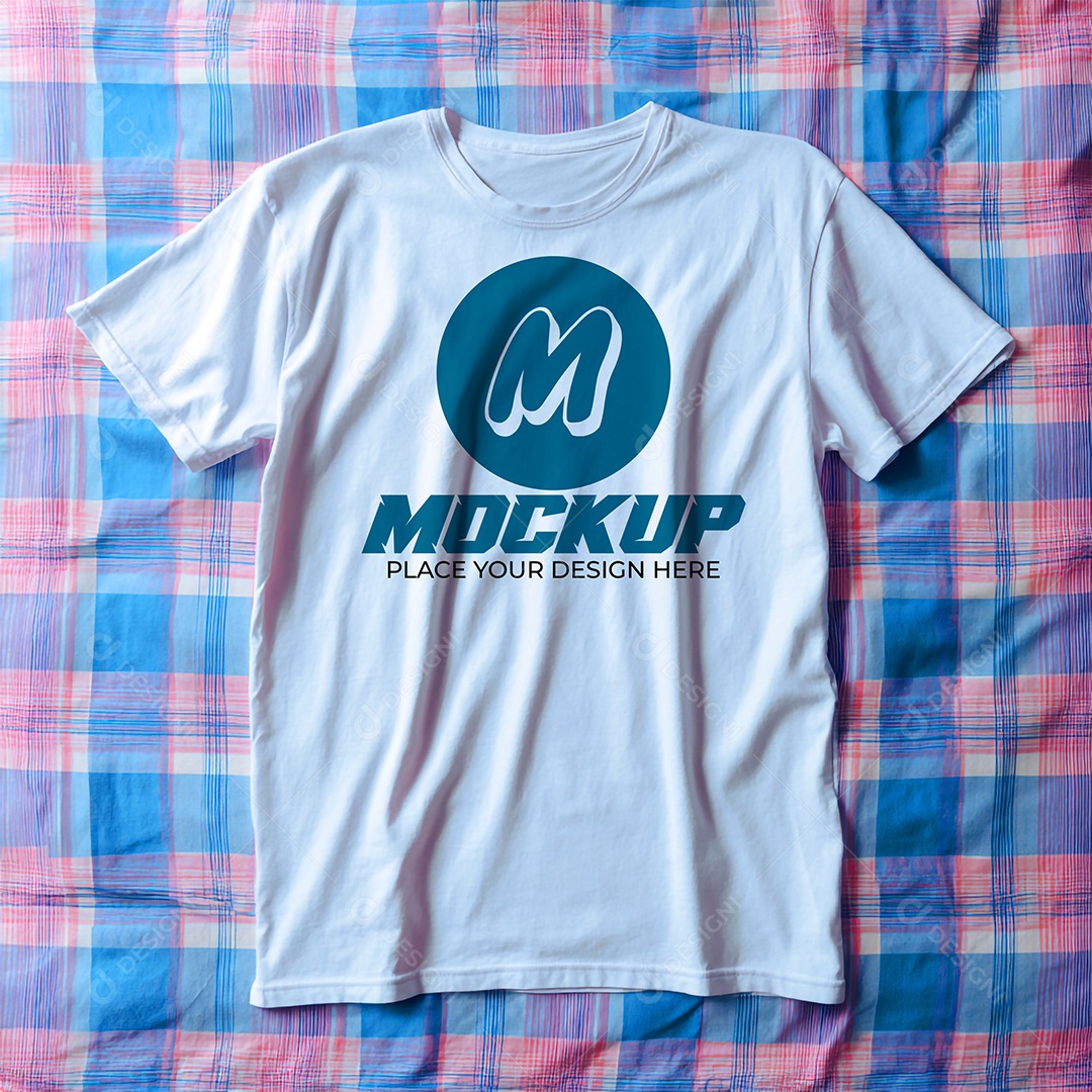 Mockup de Camiseta Feminina PSD Editável