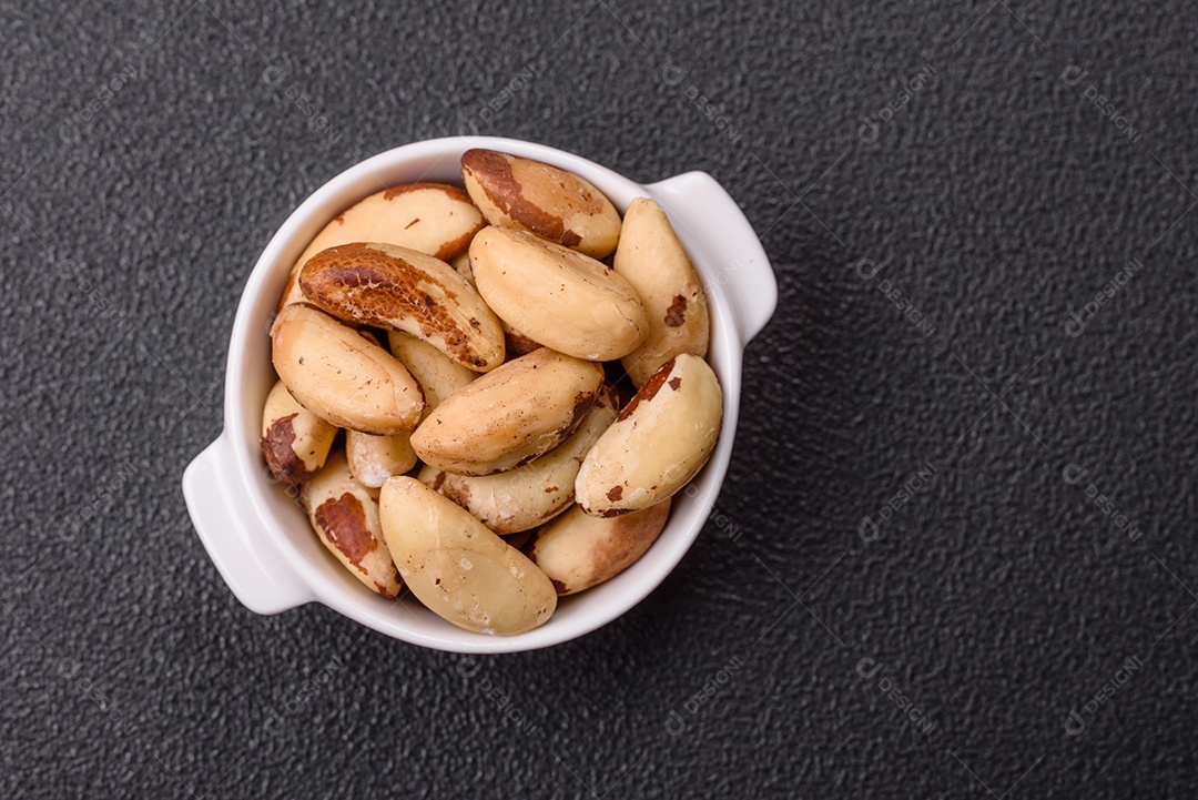 A imagem mostra pistaches, que são as sementes da árvore Pistacia vera