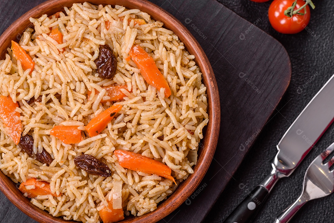 A imagem mostra um prato conhecido como Arroz Pilaf