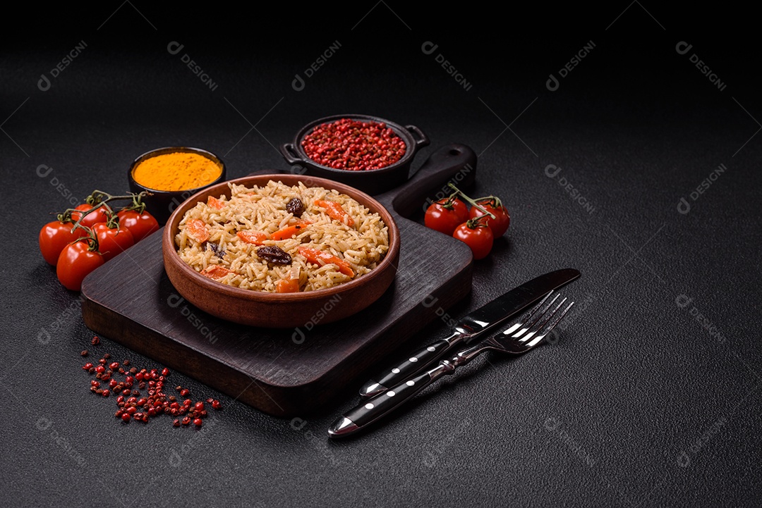 A imagem mostra um prato conhecido como Arroz Pilaf