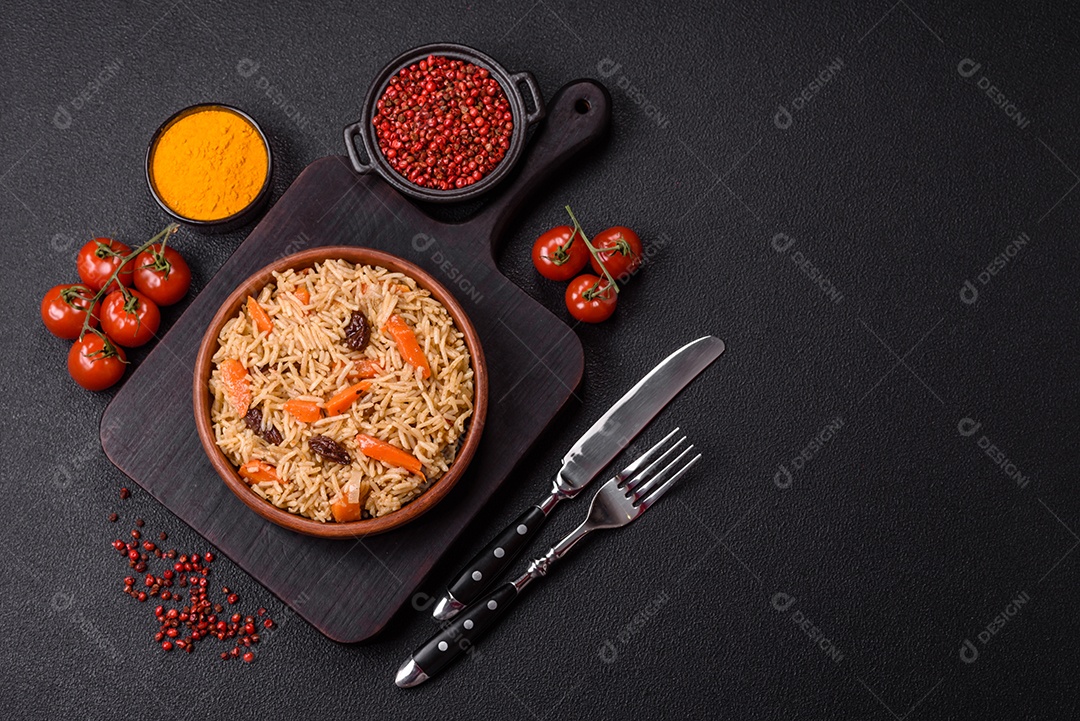 A imagem mostra um prato conhecido como Arroz Pilaf