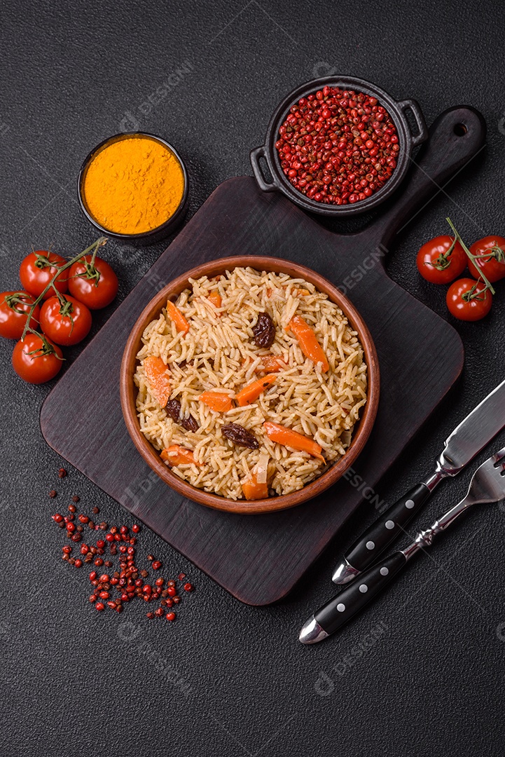 A imagem mostra um prato conhecido como Arroz Pilaf