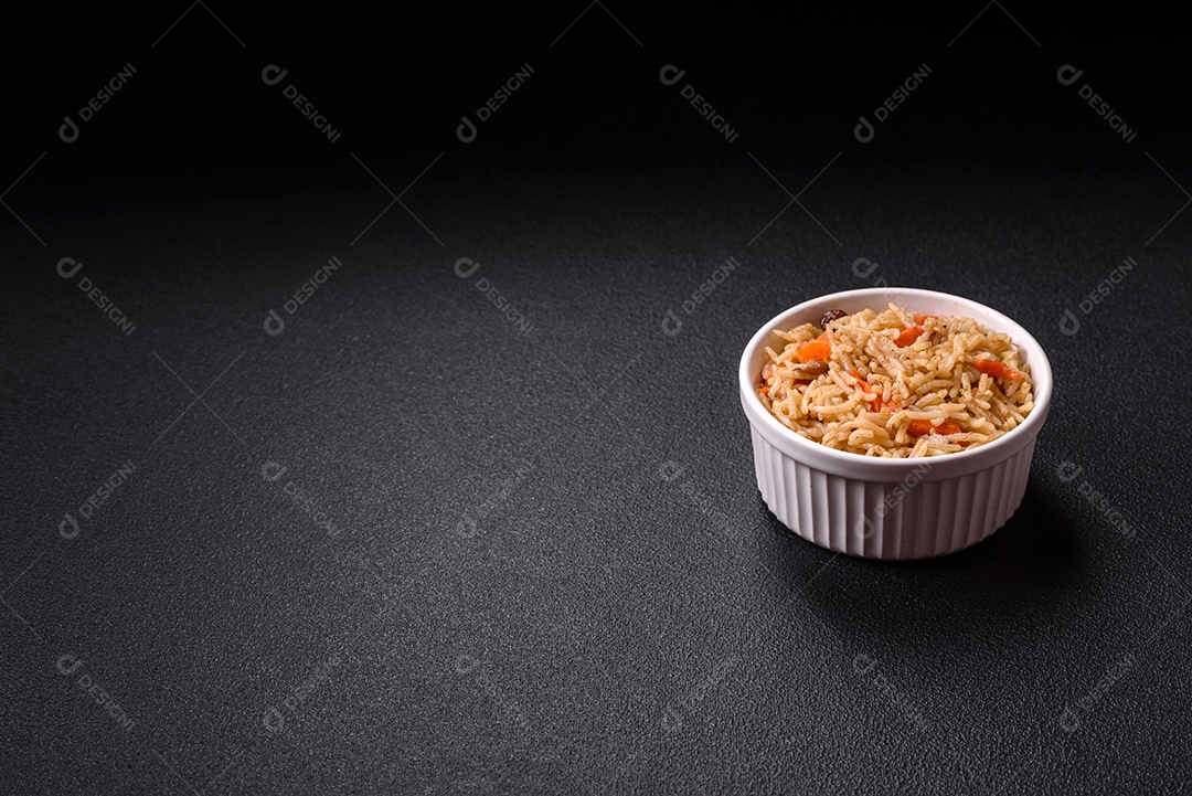 A imagem mostra um prato conhecido como Arroz Pilaf