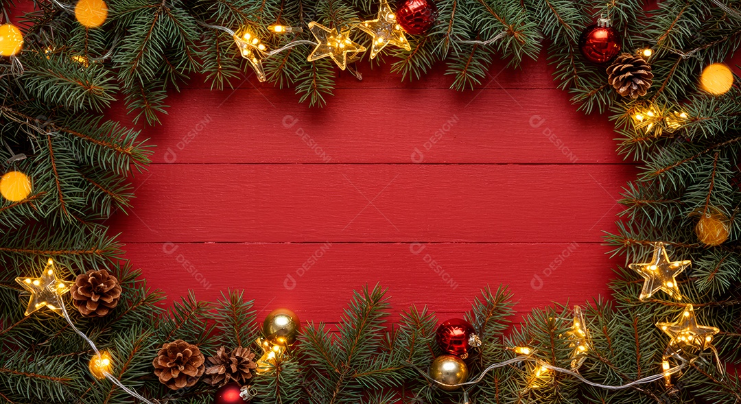 Cenário de Natal iluminado com enfeites.