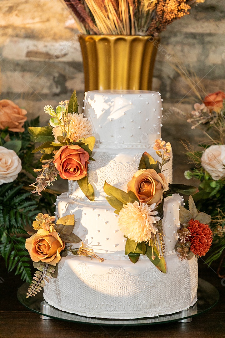 Banquete saboroso em uma mesa de madeira em uma festa