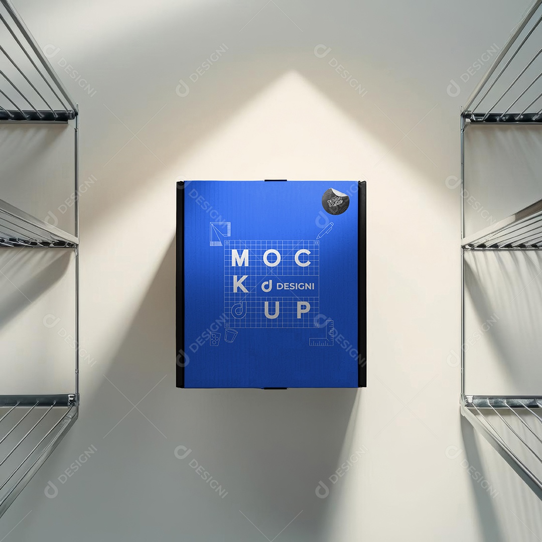 Mockup Caixa de Papelão no Estoque Com Etiqueta PSD Editável