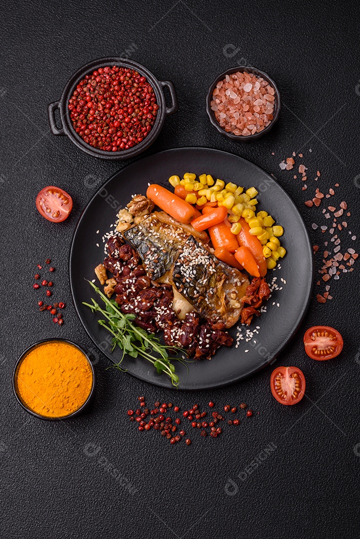 A imagem mostra um prato de comida que parece ser filé de cavala grelhado com vegetais e especiarias.