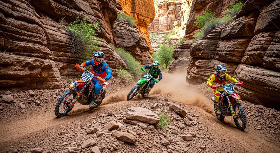 Motociclistas praticando motocross sob uma pista com obstáculos.
