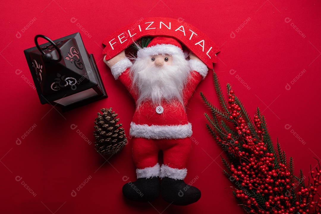 Decoração natalina festiva em fundo vermelho vibrante