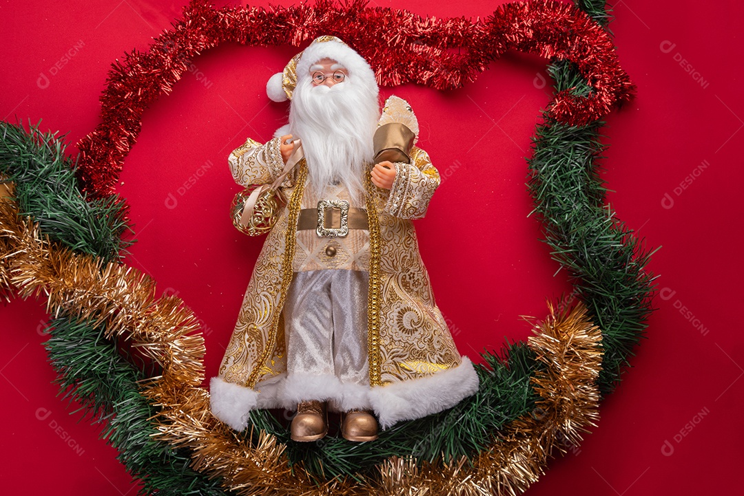Decoração natalina festiva em fundo vermelho vibrante