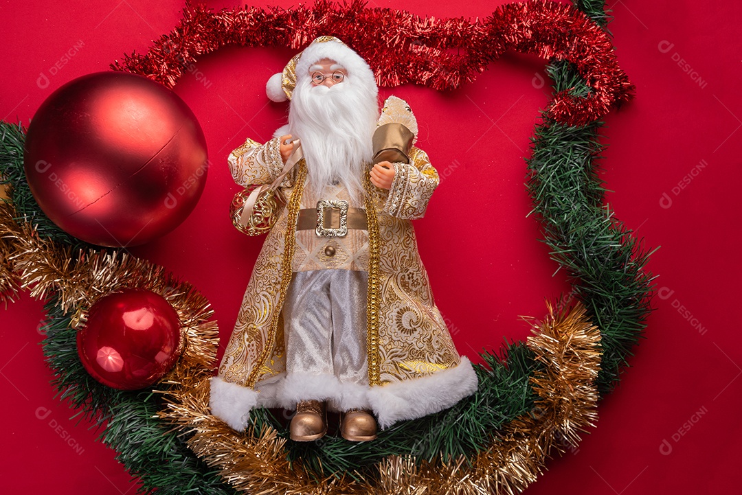 Decoração natalina festiva em fundo vermelho vibrante