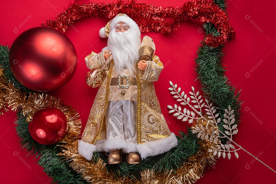 Decoração natalina festiva em fundo vermelho vibrante