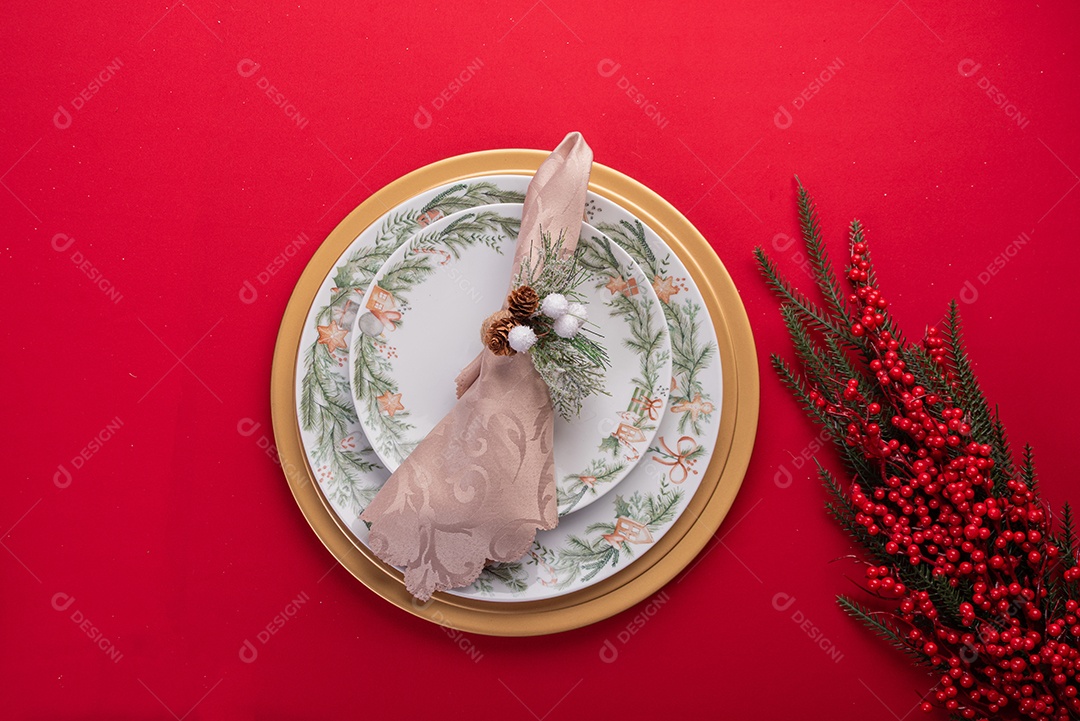 Decoração natalina festiva em fundo vermelho vibrante