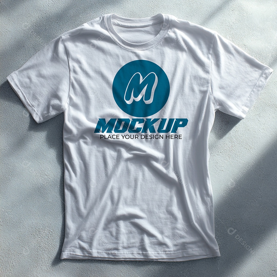 Mockup de Camiseta Feminina PSD Editável