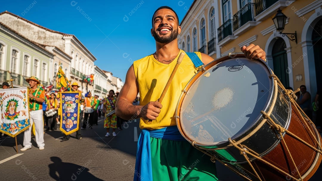 Um desfile de pessoas com trajes coloridos sob festival de carnaval.
